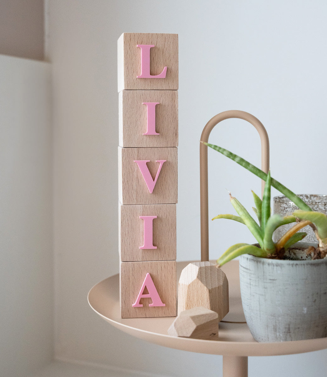 Houten naamblokken // Times 3D - Pink