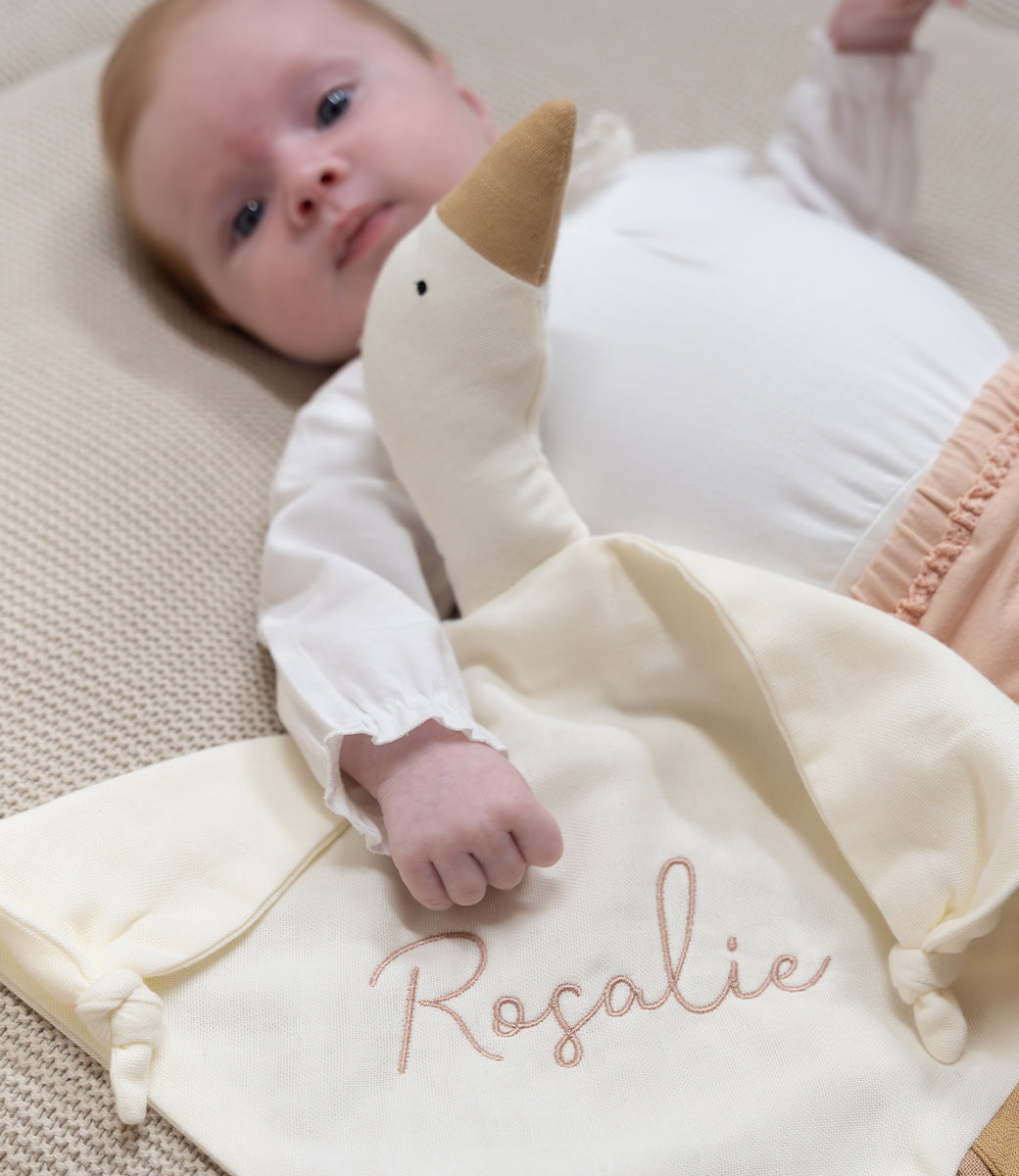 Cuddle goose incl. borduren met naam // Bliki - cream
