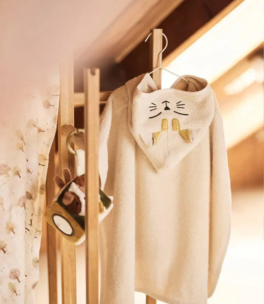 Badponcho kat // Charlie Jollein