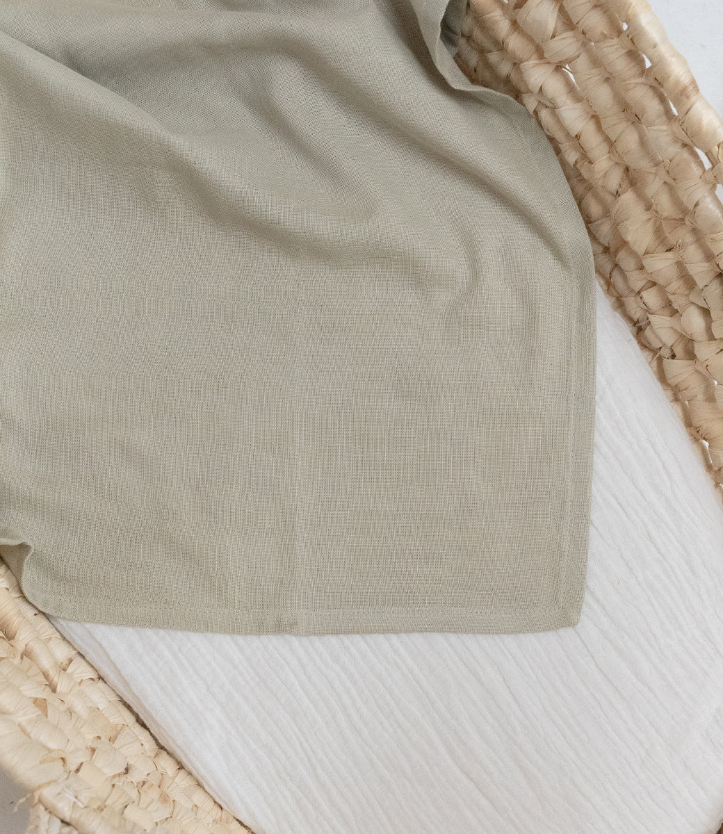 Hydrofiele doek // green tea - geborduurd met naam