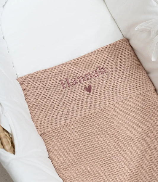 Babydeken incl. naam borduren // Basic knit - Wild rose Jollein