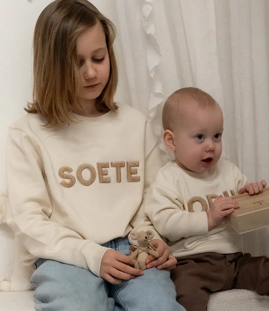 Kids naamsweater // Teddy World of Mina