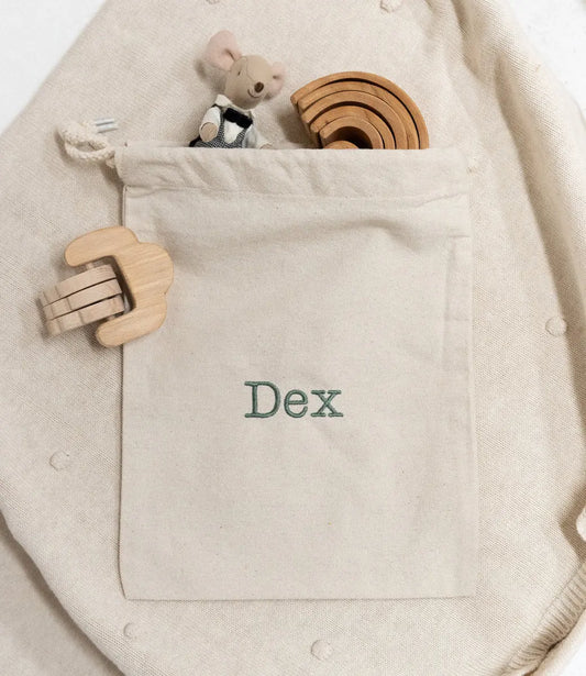 Opbergzakje // met naam geborduurd World of Mina