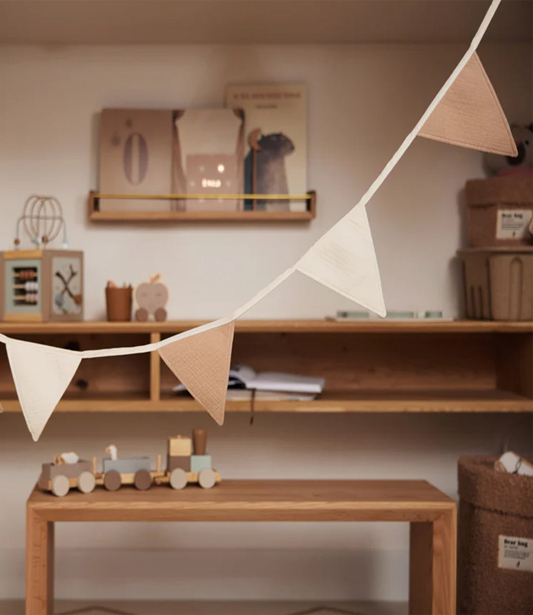 Bunting // Biscuit-Ivory