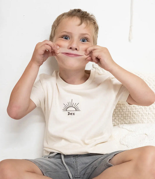Kids t-shirt // Sunrise - geborduurd met naam World of Mina