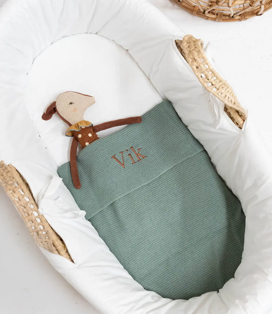 Babydeken incl. naam borduren // Basic knit - Forest green Jollein