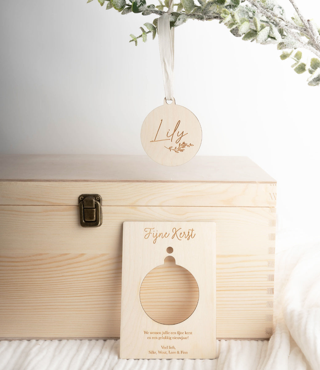 Wooden Christmas card with hanger // City