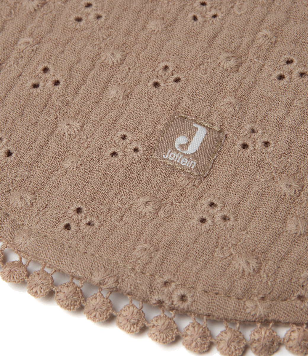 Bib Round Embroidery // Biscuit