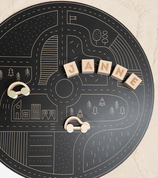 Houten naamblokken // Intro World of Mina