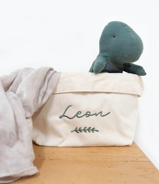 Opbergmandje // geborduurd met naam World of Mina