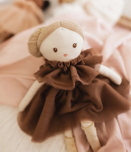 Dollies // Maggie Lu Mrs. Ertha