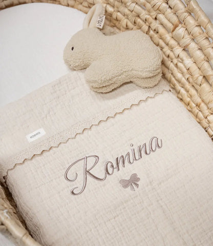 Wiegdeken incl. naam borduren // Lace elba - naturel Koeka