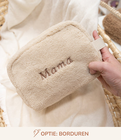 Jollein toilettas in zacht fluffy zand met geborduurd woord Mama in
oudbruin