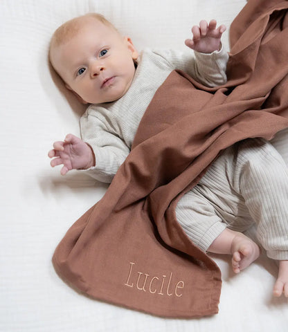 Hydrofiele doek  // clove - geborduurd met naam SAGA Copenhagen