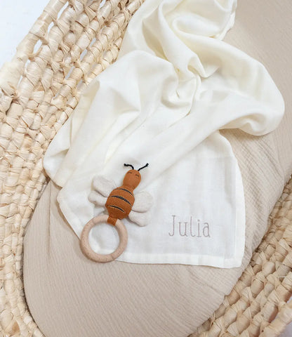 Hydrofiele doek  // Cream - geborduurd met naam SAGA Copenhagen