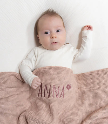 Babydeken incl. naam borduren // Basic knit - Wild rose Jollein