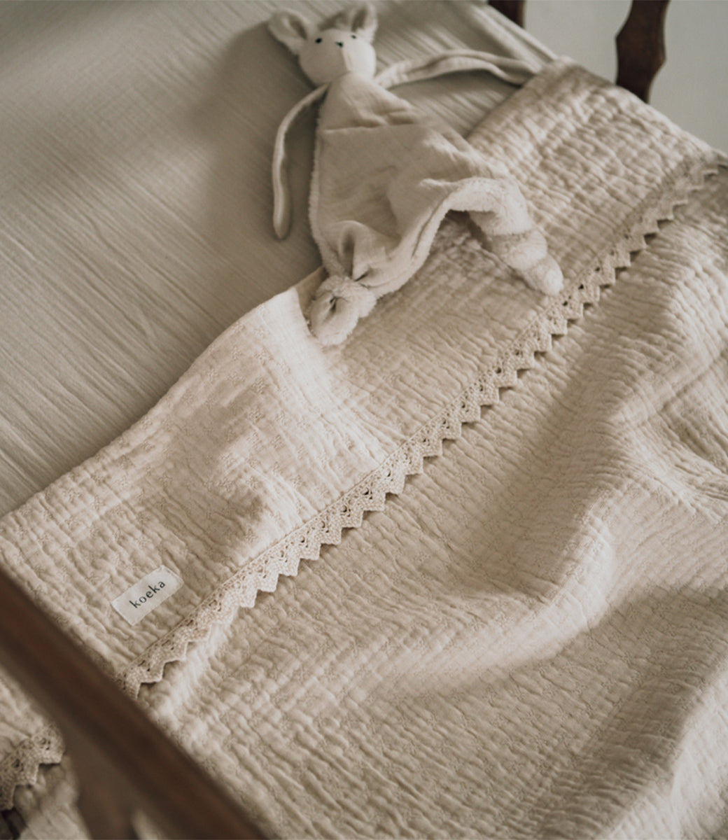 Wiegdeken incl. naam borduren // Lace elba - naturel