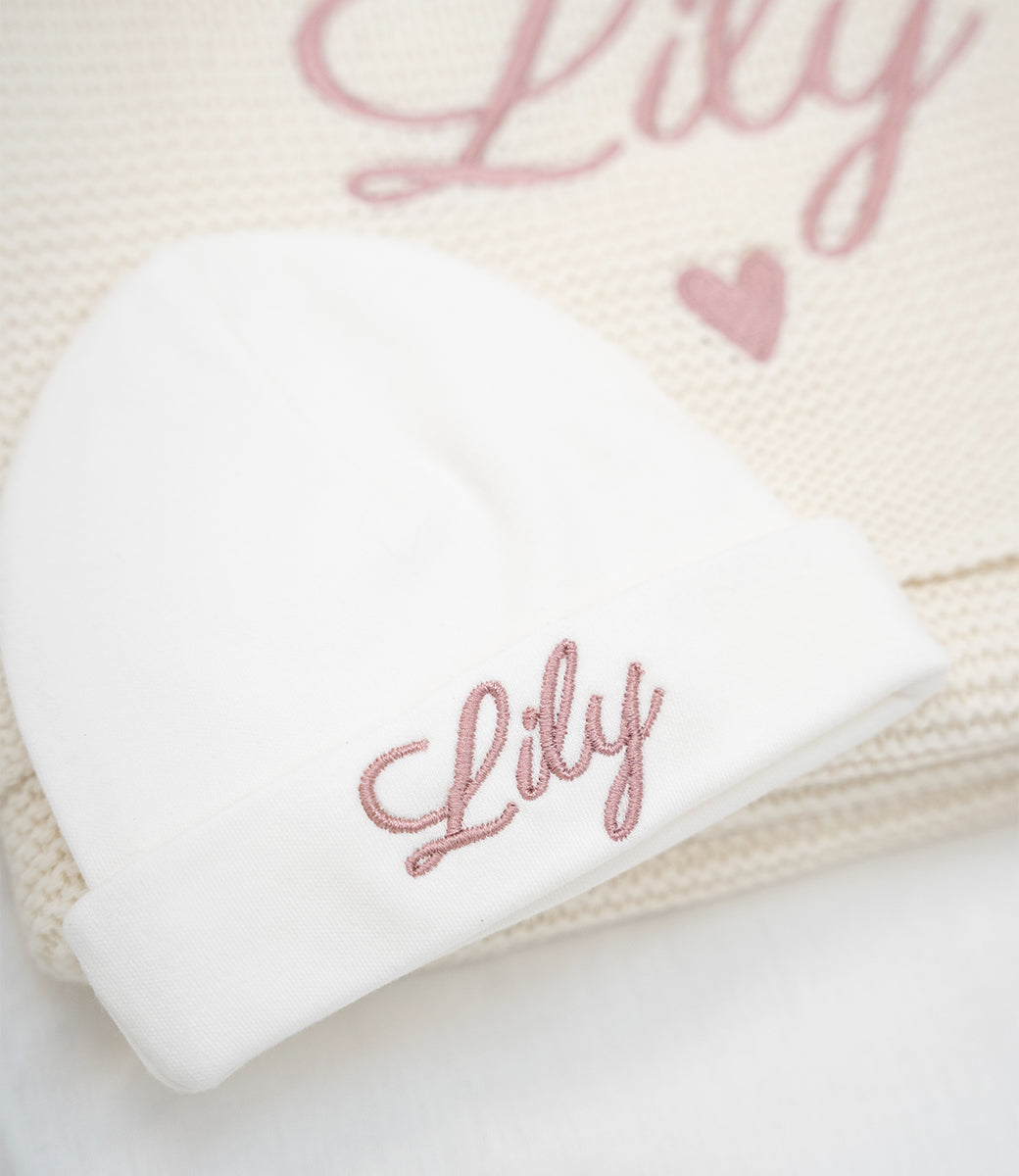 Babymutsje // wit (optie: borduren met naam)