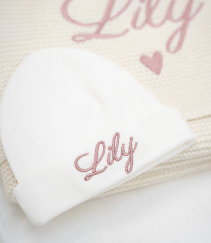 Babymutsje // wit (optie: borduren met naam)