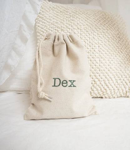 Opbergzakje // met naam geborduurd World of Mina