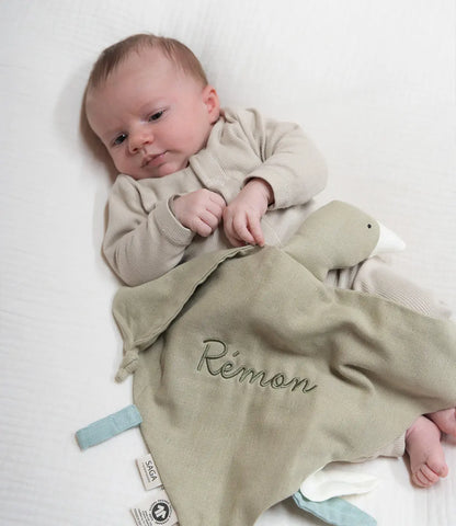 Cuddle goose incl. borduren met naam // Bliki - Green tea Saga Copenhagen