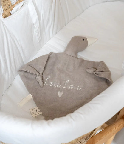 Cuddle goose incl. borduren met naam  // Bliki - Dove Saga Copenhagen