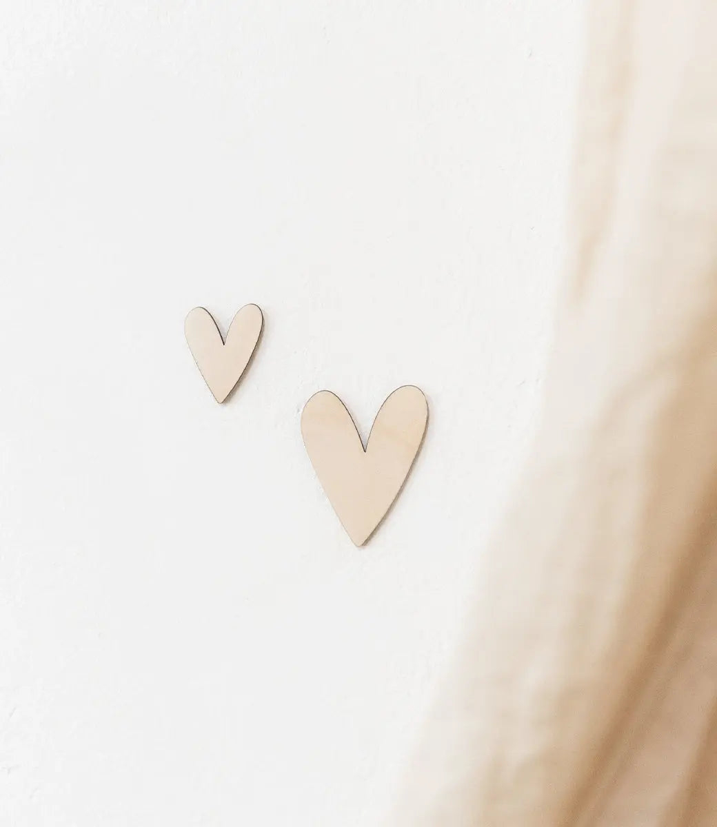 Houten hartjes om te beschrijven, 100 stuks, houten hartjes, schijven, bruiloftsdecoratie met gat, strooidecoratie, hartjes, hout om te beschilderen, met 10 m jute koord Houten hartjes om te beschrijven, 100 stuks, houten hartjes, schijven, bruiloftsdecoratie met gat, strooidecoratie, hartjes, hout om te beschilderen, met 10 m jute koord