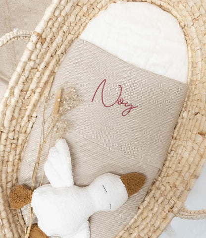 Babydeken incl. naam borduren // Basic knit - Nougat Jollein