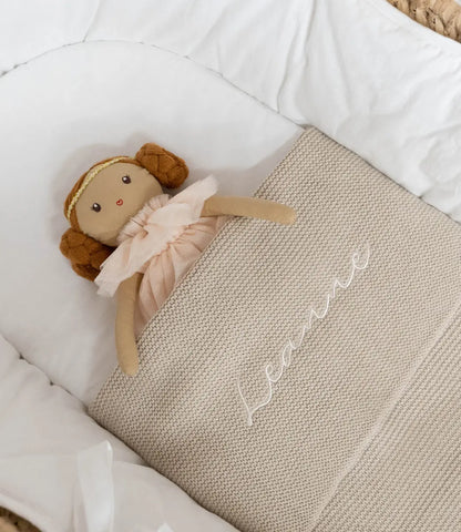 Babydeken incl. naam borduren // Basic knit - Nougat Jollein