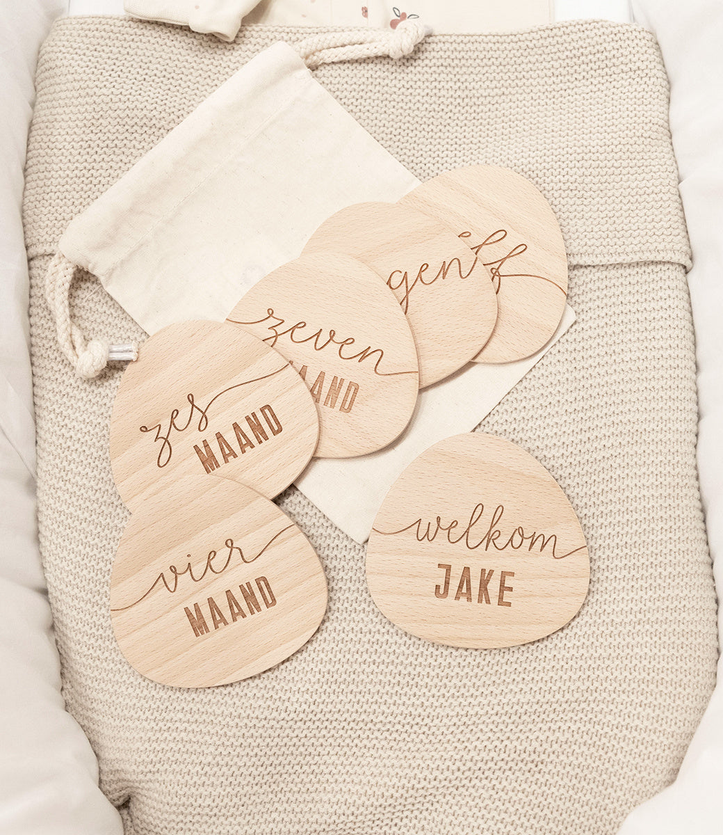 Milestone cards // Months - with name welcome