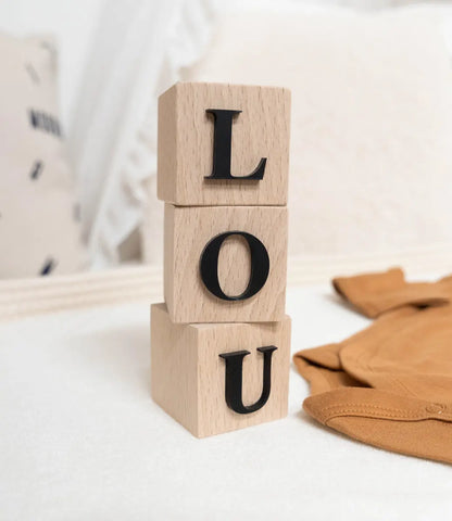 Houten naamblokken // Times 3D - zwart World of Mina