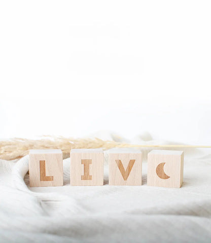 Houten naamblokken // Intro World of Mina