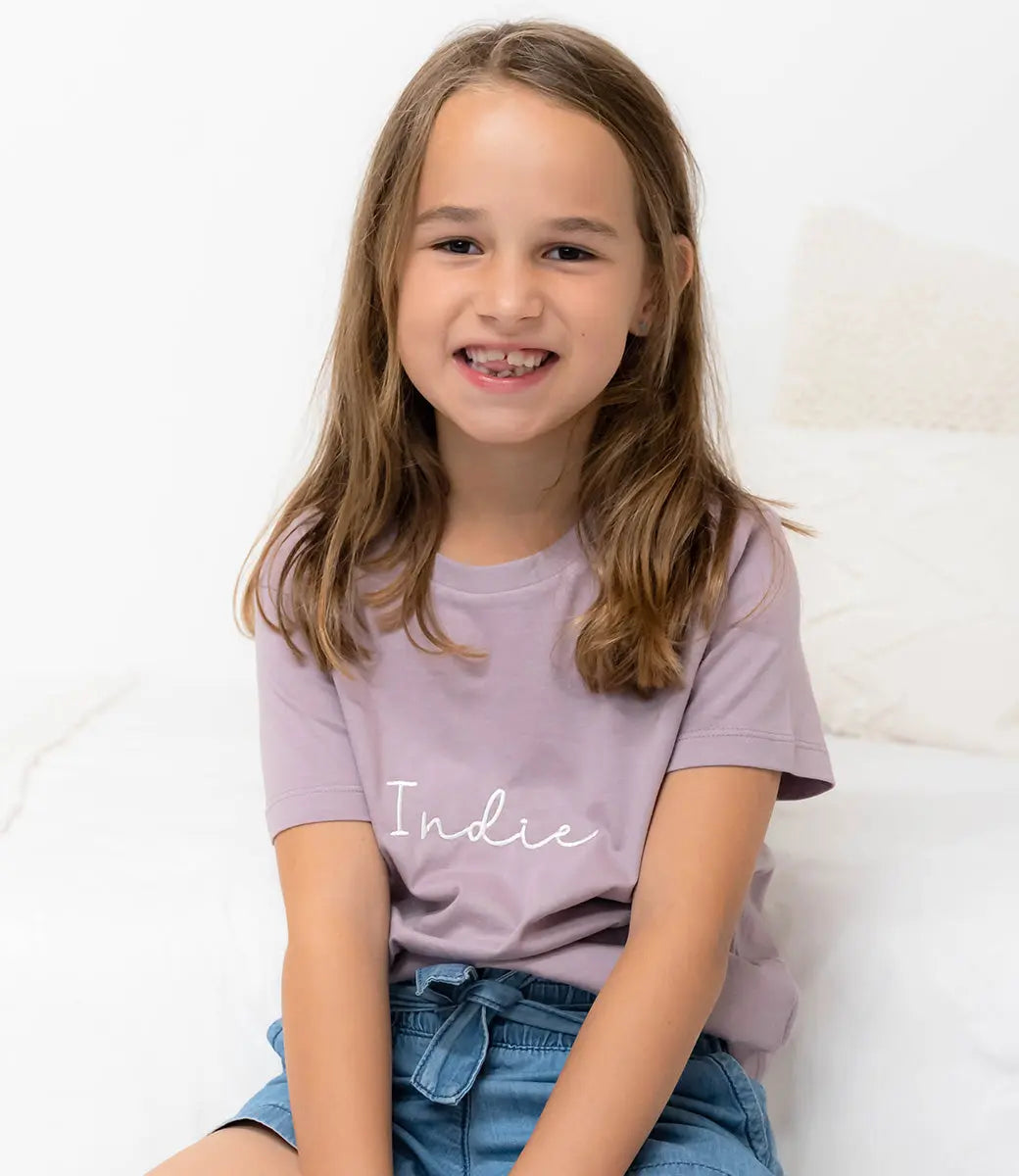 Kids t-shirt // geborduurd met naam World of Mina