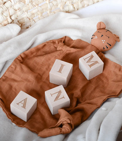 Houten naamblokken // Times World of Mina