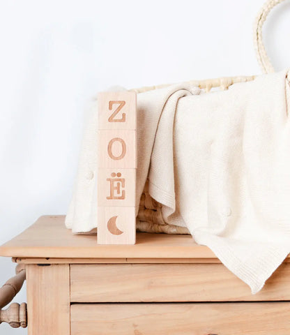 Houten naamblokken // Typewriter World of Mina