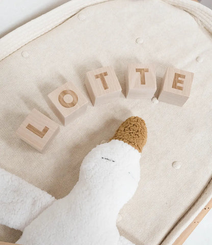 Houten naamblokken // Intro World of Mina