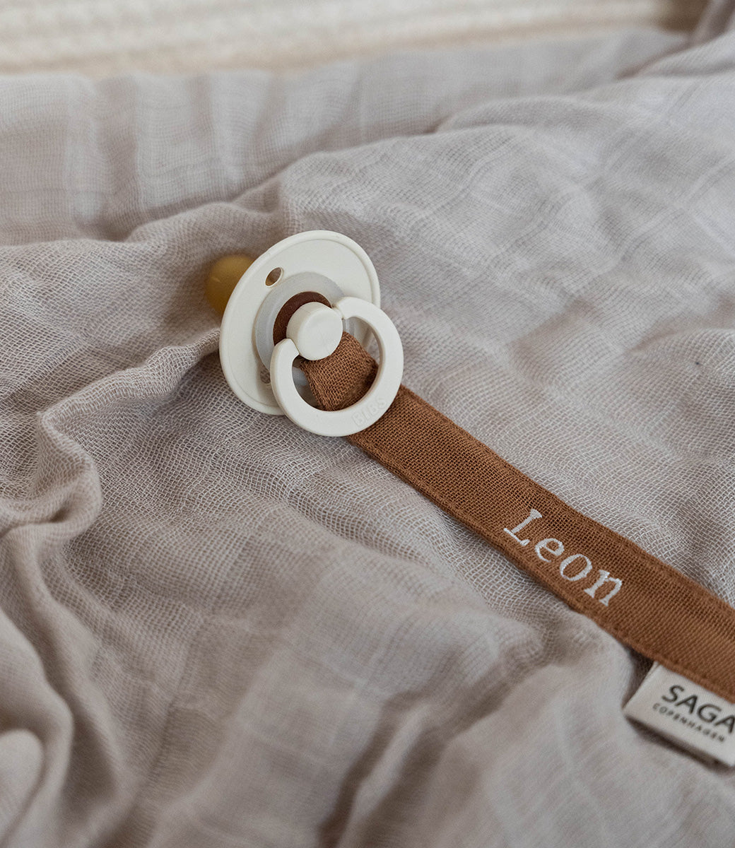 Pacifier chain // embroidered with name